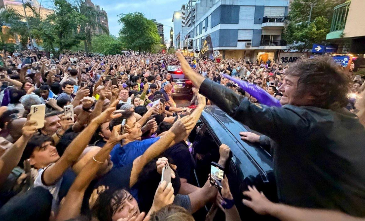 Milei cerró su campaña y advirtió: “Tenemos que elegir si queremos que siga bajando la inflación o que vuelva la&nbsp;hiperinflación”