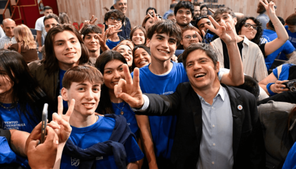 Axel Kicillof estuvo presente en la Universidad Nacional de Quilmes donde volvió a mostrar diferencias con el peronismo y acentuar la interna dentro de la&nbsp;fuerza