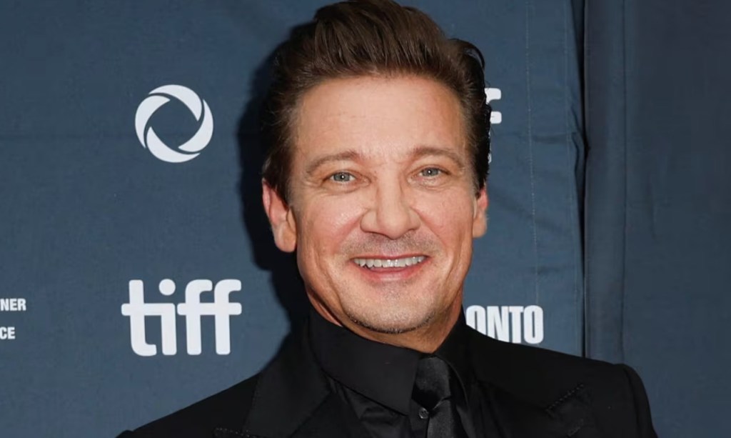 Hollywood arde: Jeremy Renner contraataca con demanda multimillonaria a directora que lo acusó de&nbsp;acoso