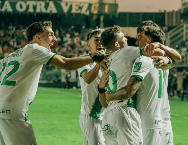 Banfield dio vuelta el resultado y venció 2-1 a Estudiantes de Río&nbsp;Cuarto