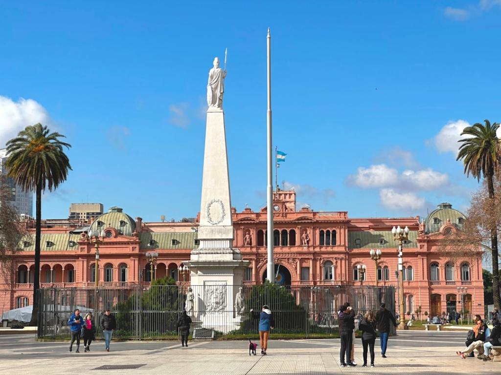 Conflictos en el gabinete y movilización federal por salud golpean al&nbsp;gobierno